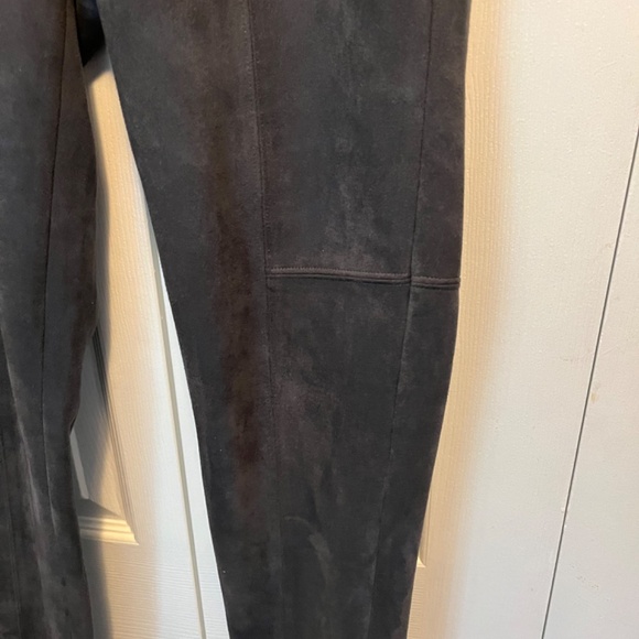 Jones NY size 6 faux leather pants - Picture 3 of 10